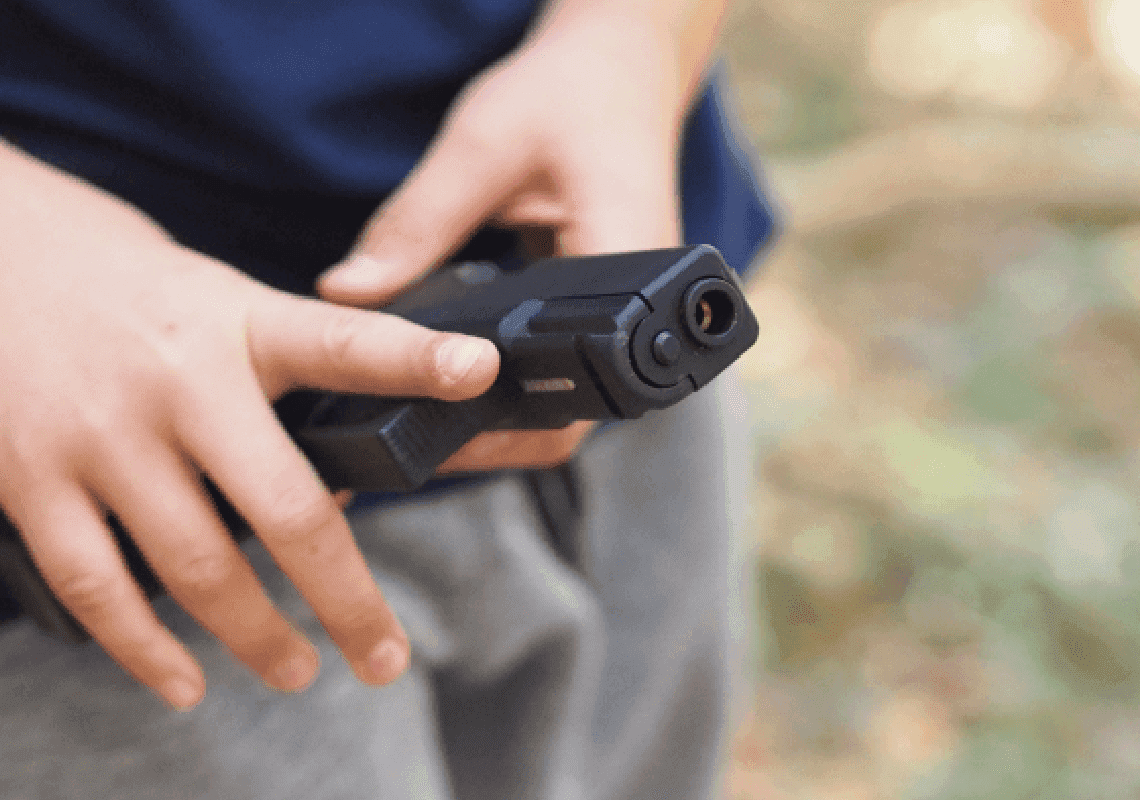 על אף גלאי המתכות - בן 15 הצליח להכניס אקדח לבית הספר