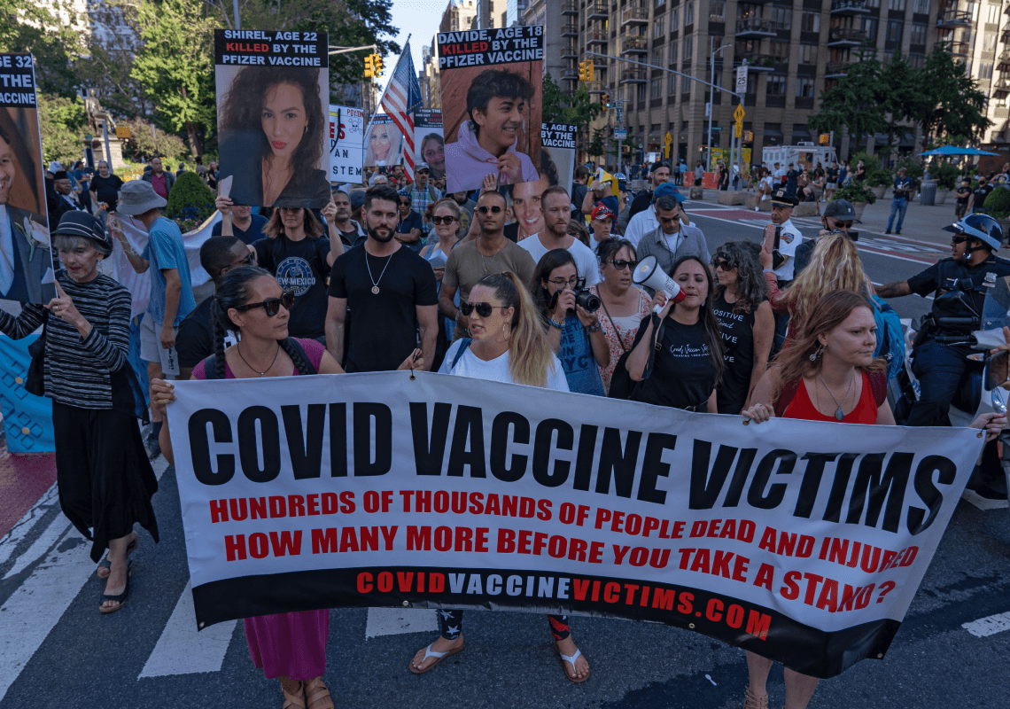 לוס אנג'לס: התנגד למחאה נגד חובת החיסונים – והאיץ את רכבו אל עבר המפגינים