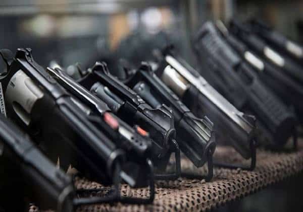 אמריקה מתחמשת, ובגדול: עלייה של 72% במספר רוכשי הנשק, עלייה גדולה נרשמת בקרב נשים, שחורים, וגם רוכשים 'חדשים'