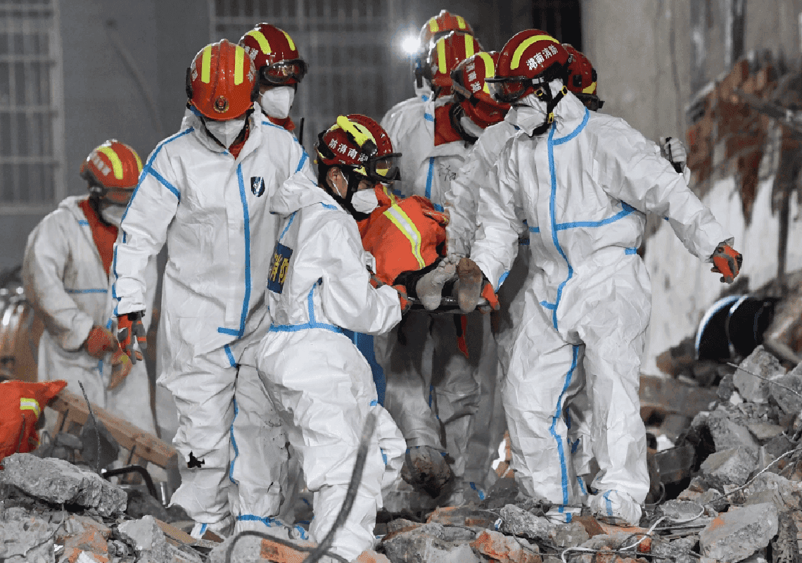 שישה ימים לאחר שהבניין קרס: אישה אותרה בחיים תחת ההריסות