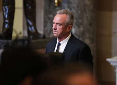 בלימת החיסונים בבית המשפט: שופט פדרלי עצר את מהפכת קנדי במשרד הבריאות