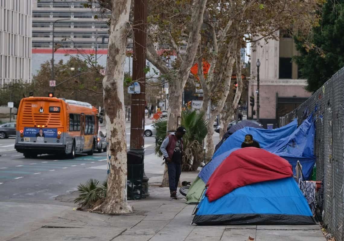 משבר הולך ומחריף: הממשל הפדרלי נלחם כדי לצמצם את מספר ההומלסים