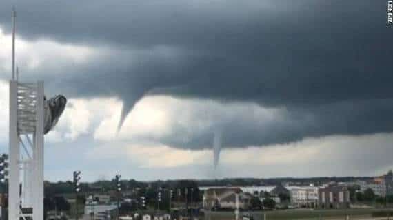 איווה: לפחות 27 סופות טורנדו הכו במדינה