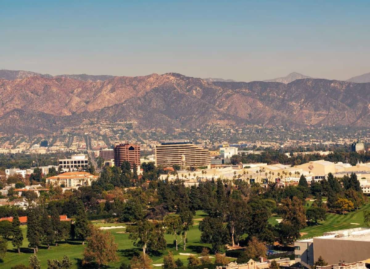 שכונת רפאים בלב לוס אנג'לס: כך השתלטה דיסני בשקט על רחוב שלם בסן פרננדו ואלי והוציאה אותו מהשוק