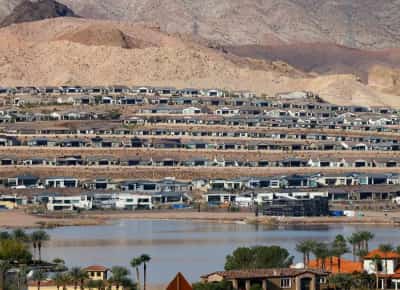 הגירת העושר למדבר: עשירי קליפורניה ווושינגטון נוטשים את החוף המערבי ומזרימים כסף ללאס וגאס