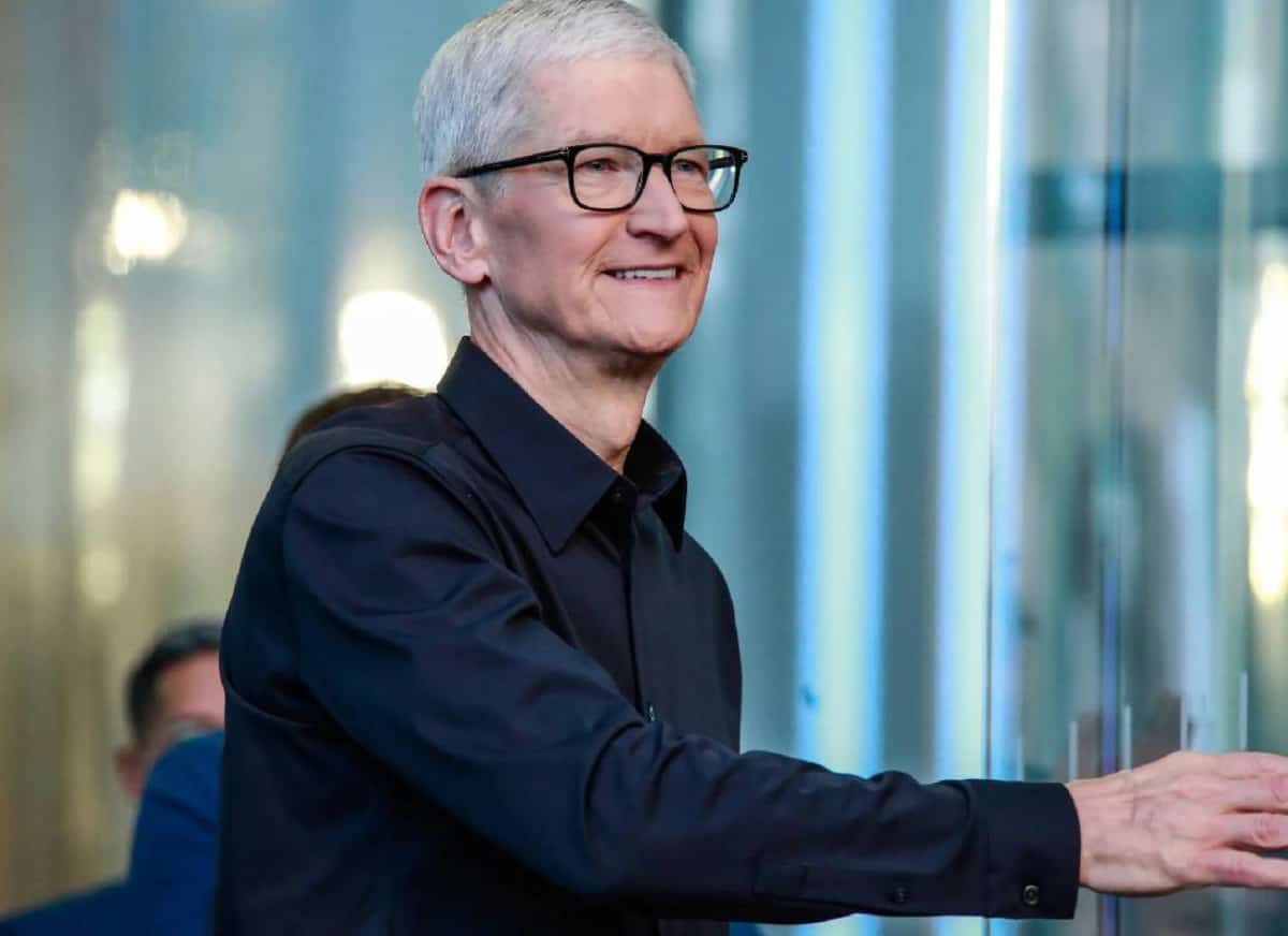 עידן קוק נגמר: מנכ"ל אפל פורש - והקרב על עתיד החברה מתחיל