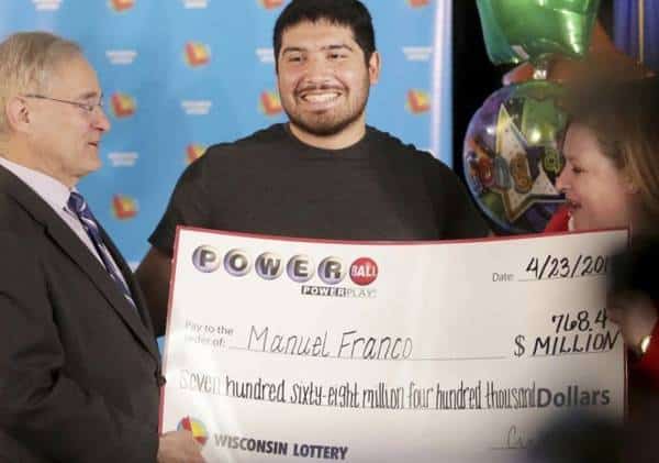 "הרגשתי את המזל  בזמן מילוי הטופס": בן 24 קיבל את צ'ק 768 מיליון הדולר