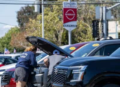 איך אני יכול להרשות לעצמי את זה? האמריקאים מורדים במחירי הרכב המטורפים