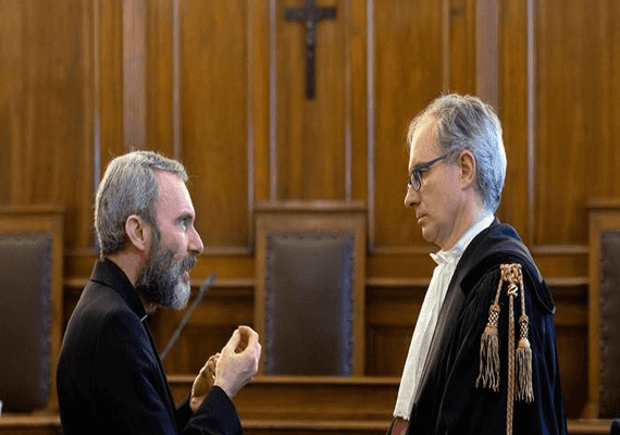 פסק דין תקדימי: דיפלומט הוותיקן הורשע בהחזקת פורנוגרפיית ילדים