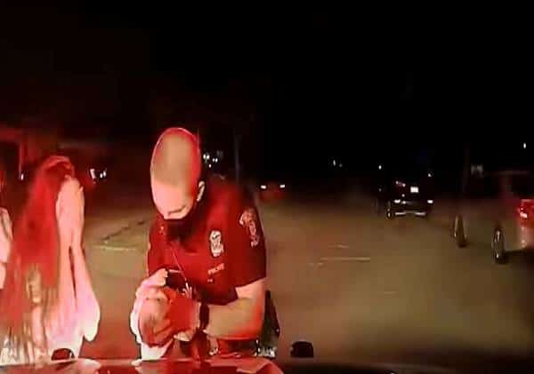 הרגע של השבוע: שוטר סיור מציל חייה של תינוקת בת שבועיים שאיבדה את נשימתה