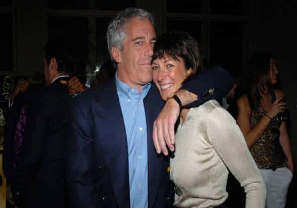 הארכיטקטית נעצרה: לאחר שנים של מצוד ה-FBI פשט על אחוזה בלב יער בו התחבאה השותפה המרכזית ברשת המין של אפשטיין