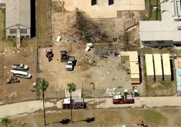 דיווח בדרום קליפורניה: התרסקות מטוס קל בחצר בית כלא