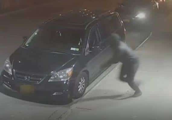 ניו יורק: מצלמות האבטחה תיעדו הוצאה להורג באמצע הרחוב