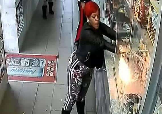 על פחית בירה: ניסתה להצית חנות נוחות