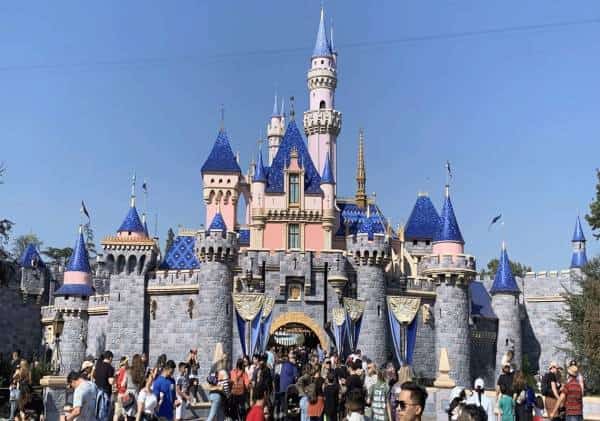 אפקט הדומינו: דיסנילנד הודיעה על סגירת הפארק בדרום קליפורניה