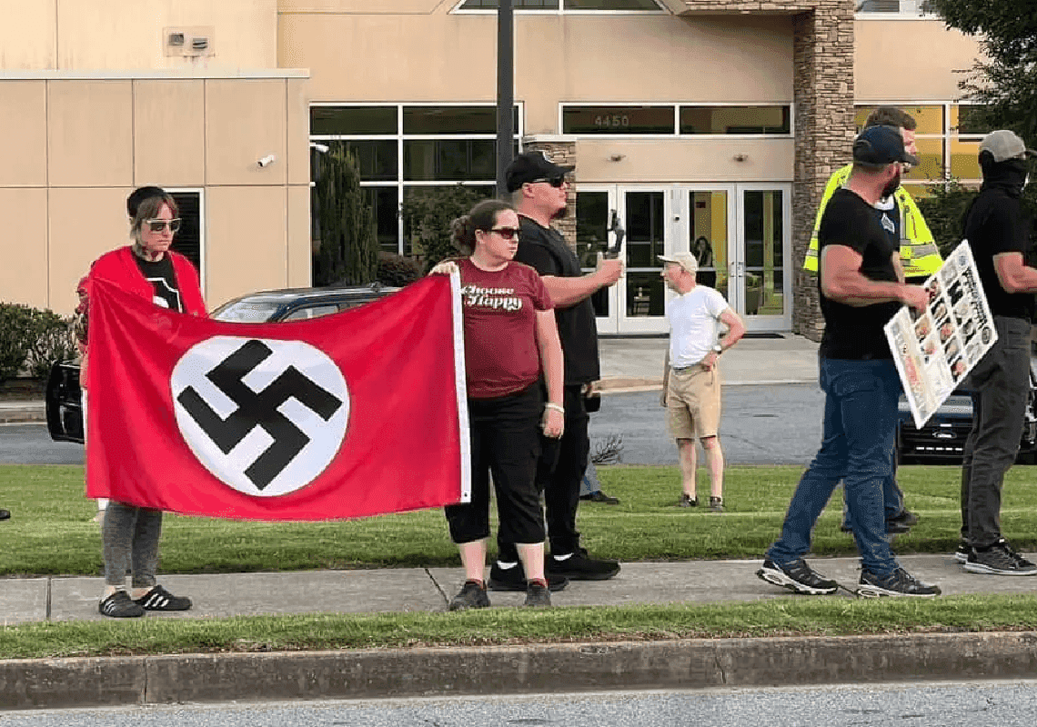 מחאה ניאו-נאצית מכוערת מחוץ לבית חב"ד בג'ורג'יה - ביום שבת 