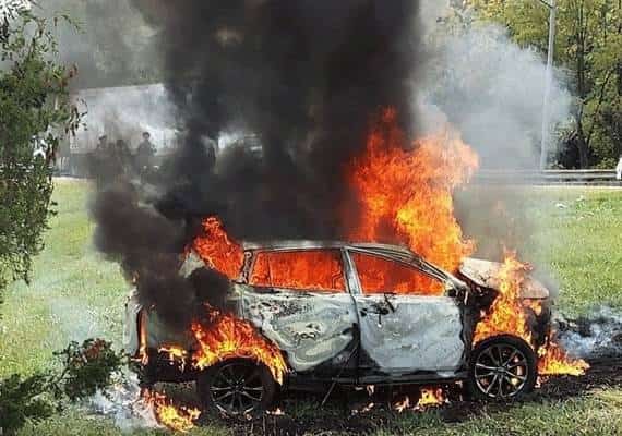 גיבור היום: חילוץ הירואי ממכונית בוערת