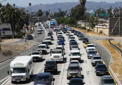 "שערורייה": המועמד הרפובליקני למושלות קליפורניה יוצא למאבק נגד מס הקילומטרים 