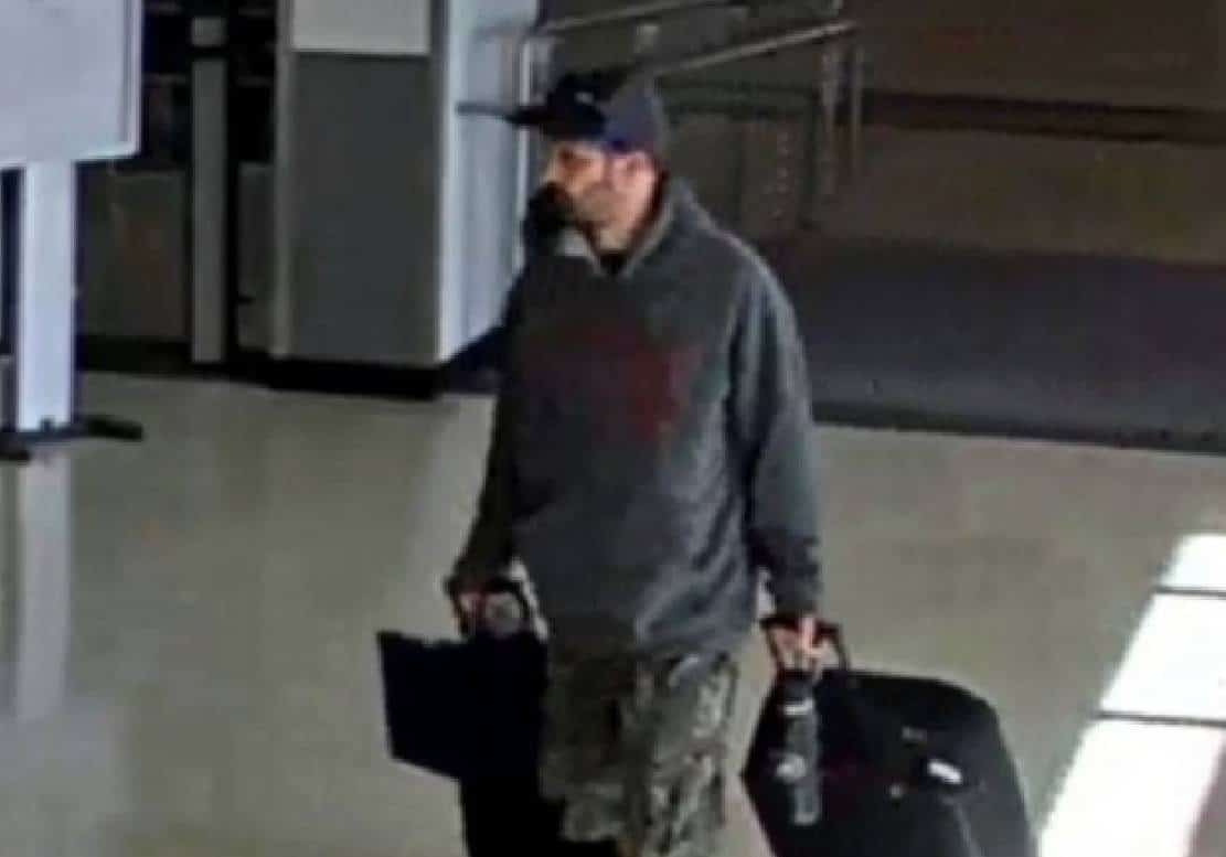 תושב פנסילבניה החביא פצצה בתיק שעלה על טיסה לפלורידה 