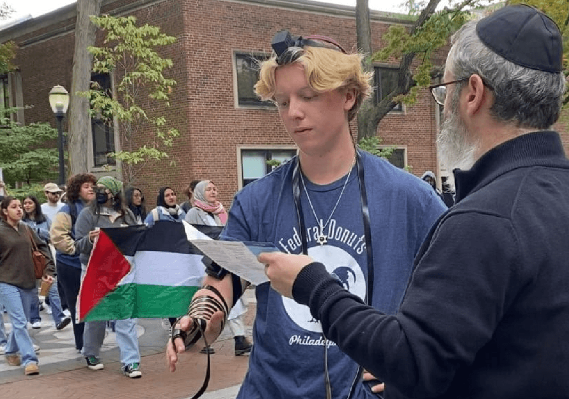 "חוזרים הביתה": יהודים אמריקאים מתחברים מחדש לדת ולמסורת 