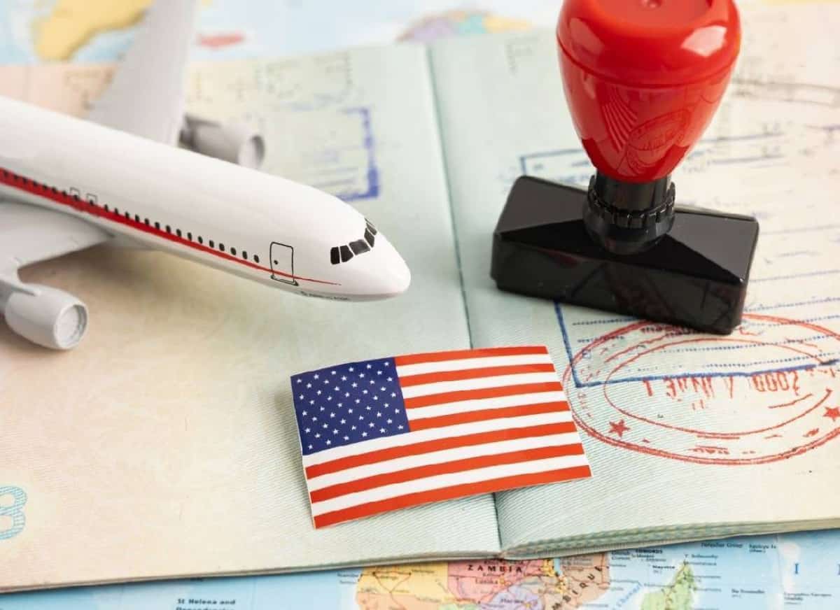 שערי אמריקה נסגרים: ממשל טראמפ מקפיא ויזות מהגרים מ־75 מדינות בטענה להגנה על משלמי המסים