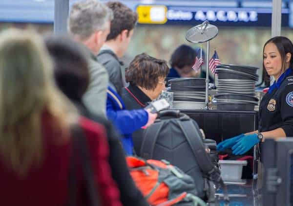 מחדל הרתעה ב-LAX: עשרות נתפסו עם נשק חם, מעטים נענשים בחומרה