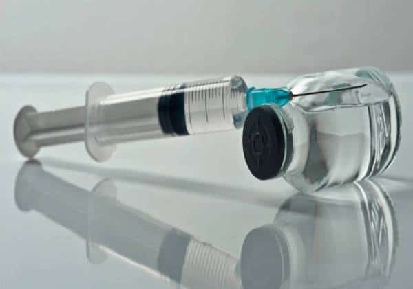 רוסיה דוחפת קדימה: מכריזה "הרופאים והמורים, יקבלו את החיסון לפני כולם"