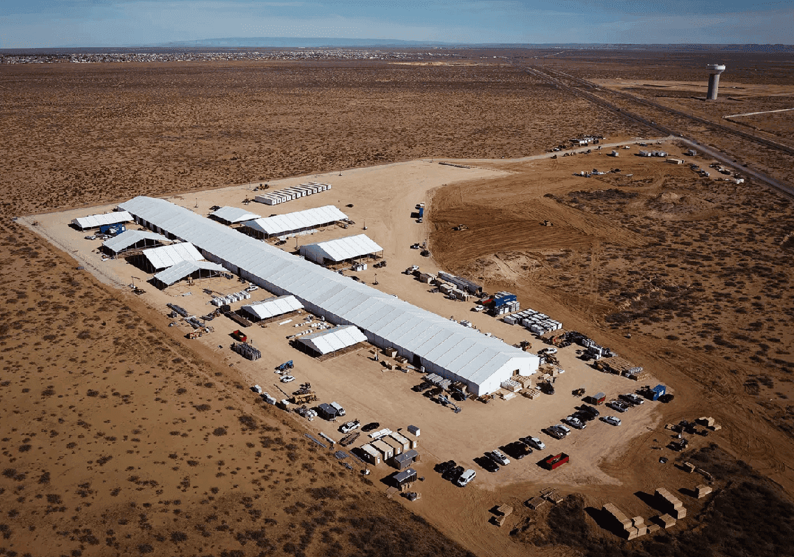 גדול ממגרש כדורגל: אוהל עצום הוקם בטקסס לקראת זרם המהגרים הצפוי