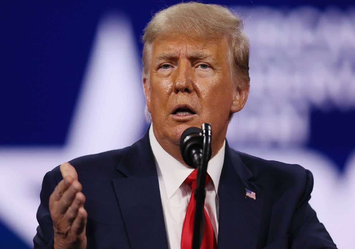 "הוא פטריוט ענק": טראמפ יוצא למסע הגנה על רודי ג'וליאני לאחר פשיטת ה-FBI על ביתו