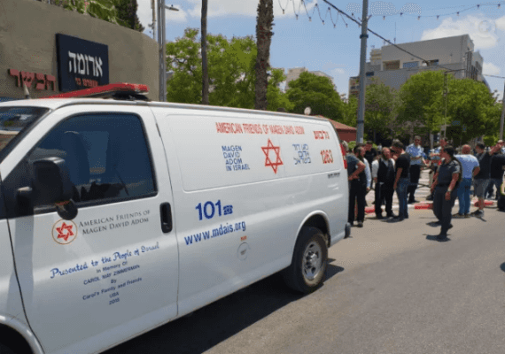 ישראל: פלסטיני דקר בת 18 בעפולה ופצע אותה קשה מאוד; המשטרה לא קבעה שמדובר בפיגוע