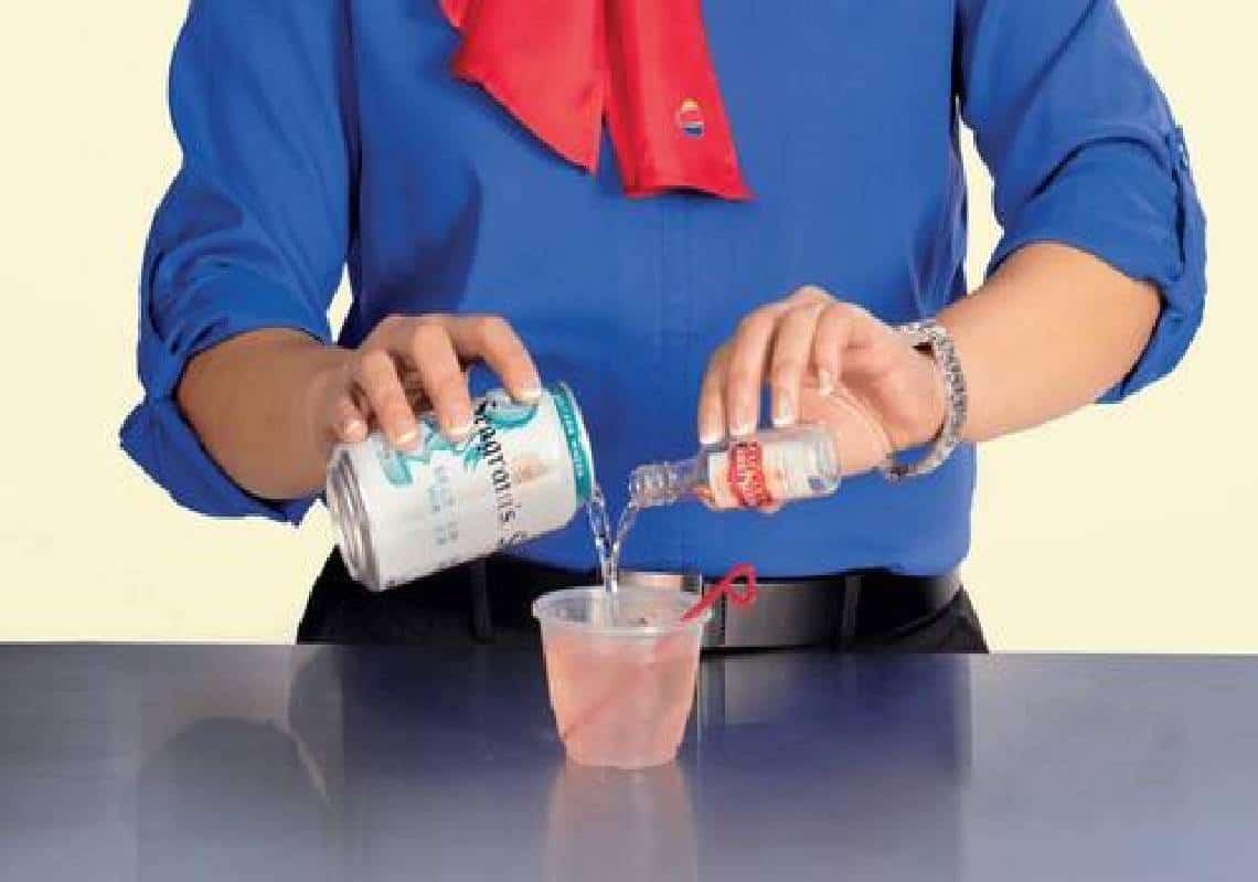  "למה להגיש אלכוהול בטיסות?" - דיילות ענקית הלואו-קוסט זועמות