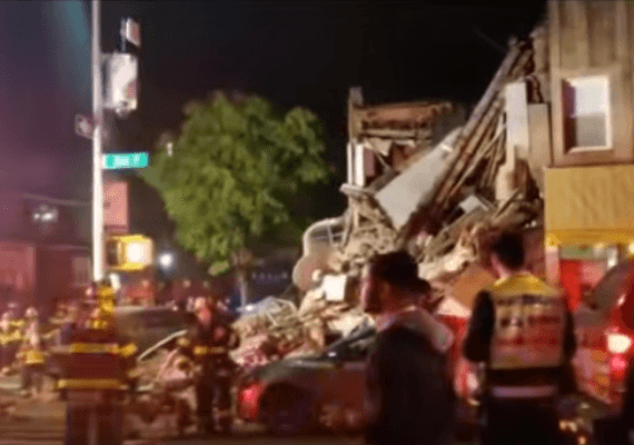 בלב שכונה חרדית: בניין בברוקלין קרס לאחר שמכונית התנגשה בו