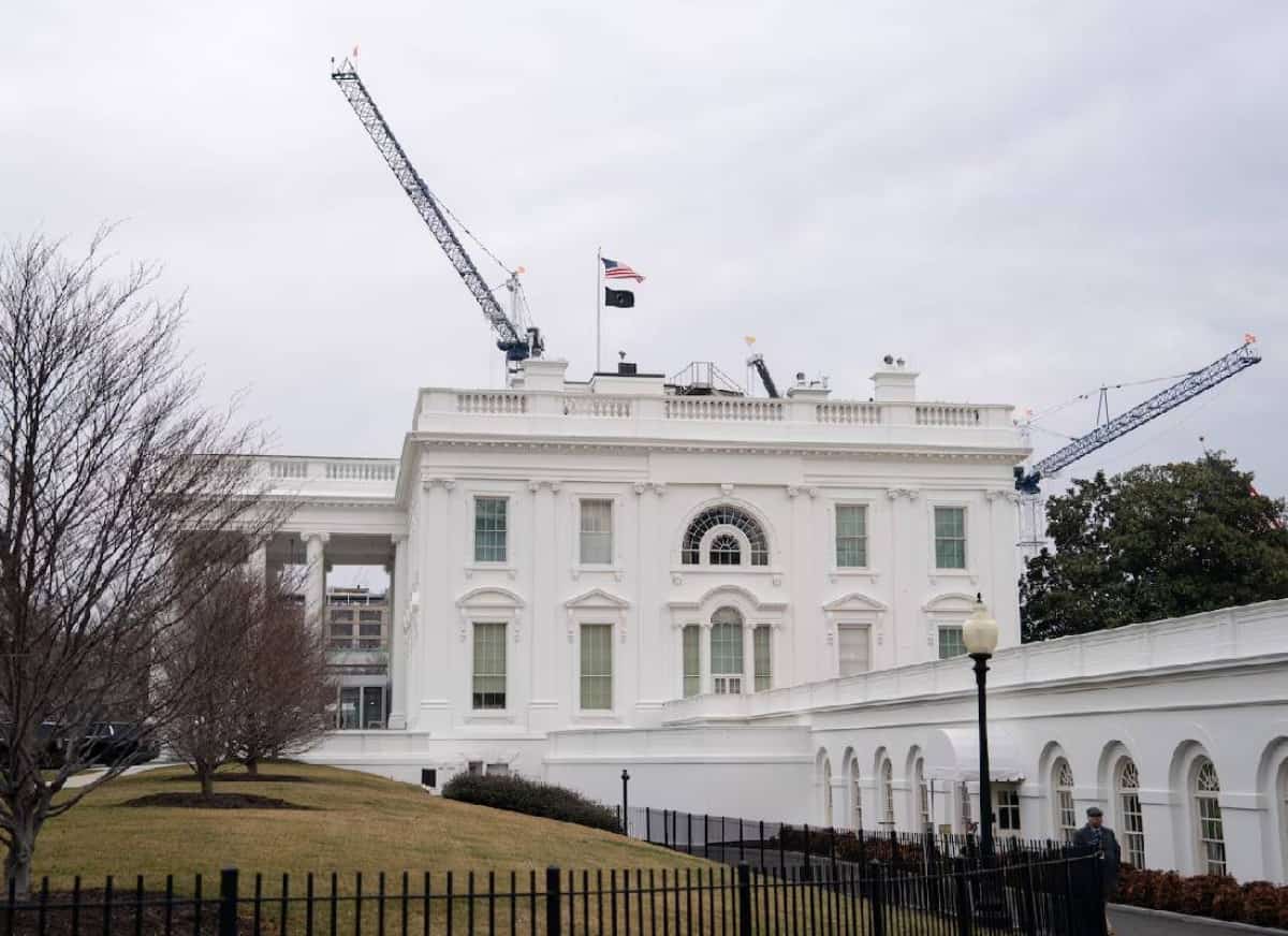 שופט עוצר את בניית אולם הנשפים של טראמפ: הנשיא אינו הבעלים של הבית הלבן