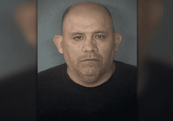 סגן שריף בטקסס אנס בת 4 ואיים לגרש את אמה