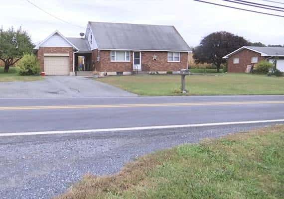 תעלומת הטרגדיה בבית המשפחה: אח ואחות בני 8 ו-4 אותרו תלויים במרתף