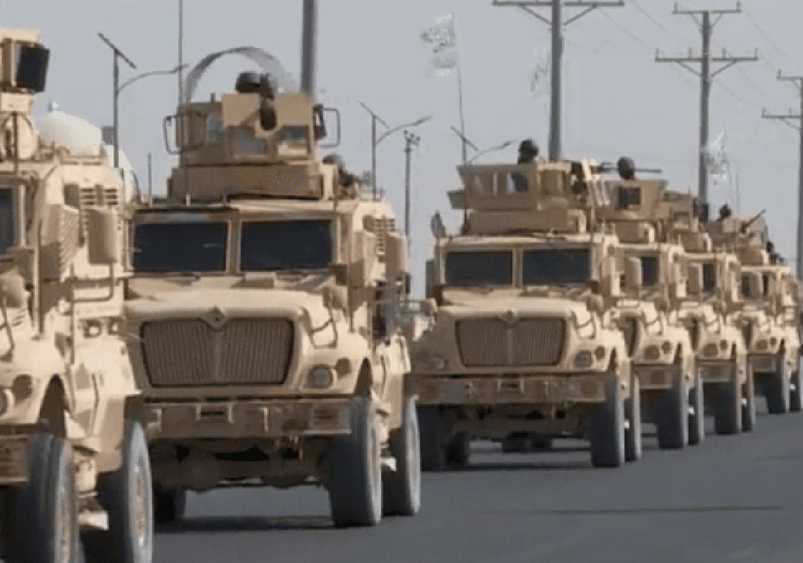 הטליבאן ערך מצעד צבאי חגיגי – והציג בגאווה את הציוד האמריקני שנותר באפגניסטן