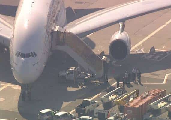 מטוס שהמריא מדובאי נחת ב-JFK לאחר שלפחות 100 אנשים חשו ברע 