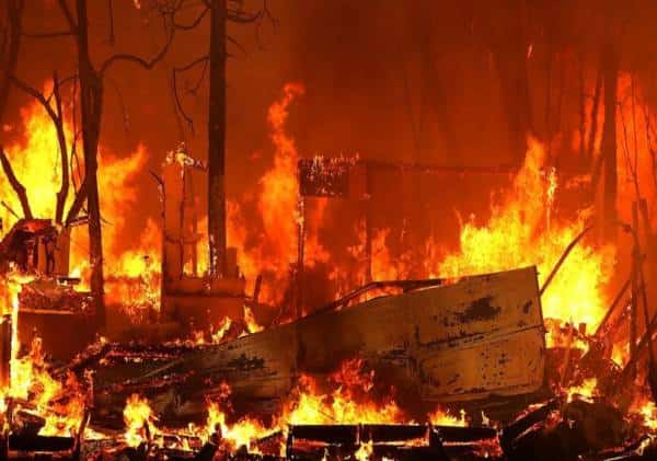 המחדל מאחורי השריפה הגדולה בתולדות קליפורניה נחשף: כך גרמה חברת החשמל לאסון הכבד