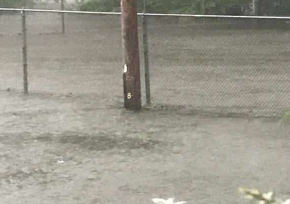 פלורנס: עשרות אנשים נזקקו לפינוי, מאות אלפים ללא חשמל