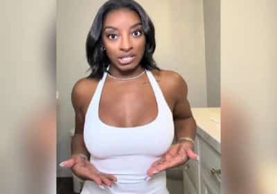 סיימון ביילס פותחת את הכל על ניתוח החזה: הגודל, הכאב וההחלמה הקשה