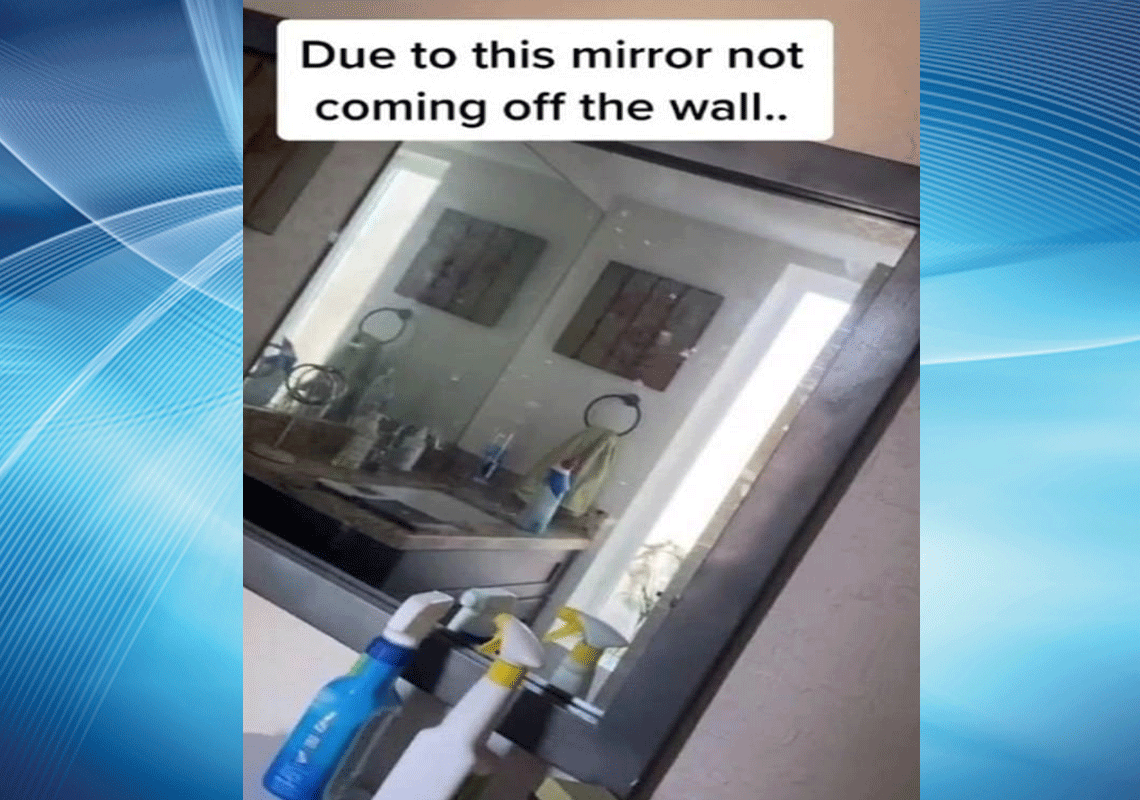 סיוט של כל אשה: עברה לדירה חדשה ורק לאחר חודשים ארוכים גילתה - יש מצלמה נסתרת וחלל סודי מאחורי המראה בשירותים 