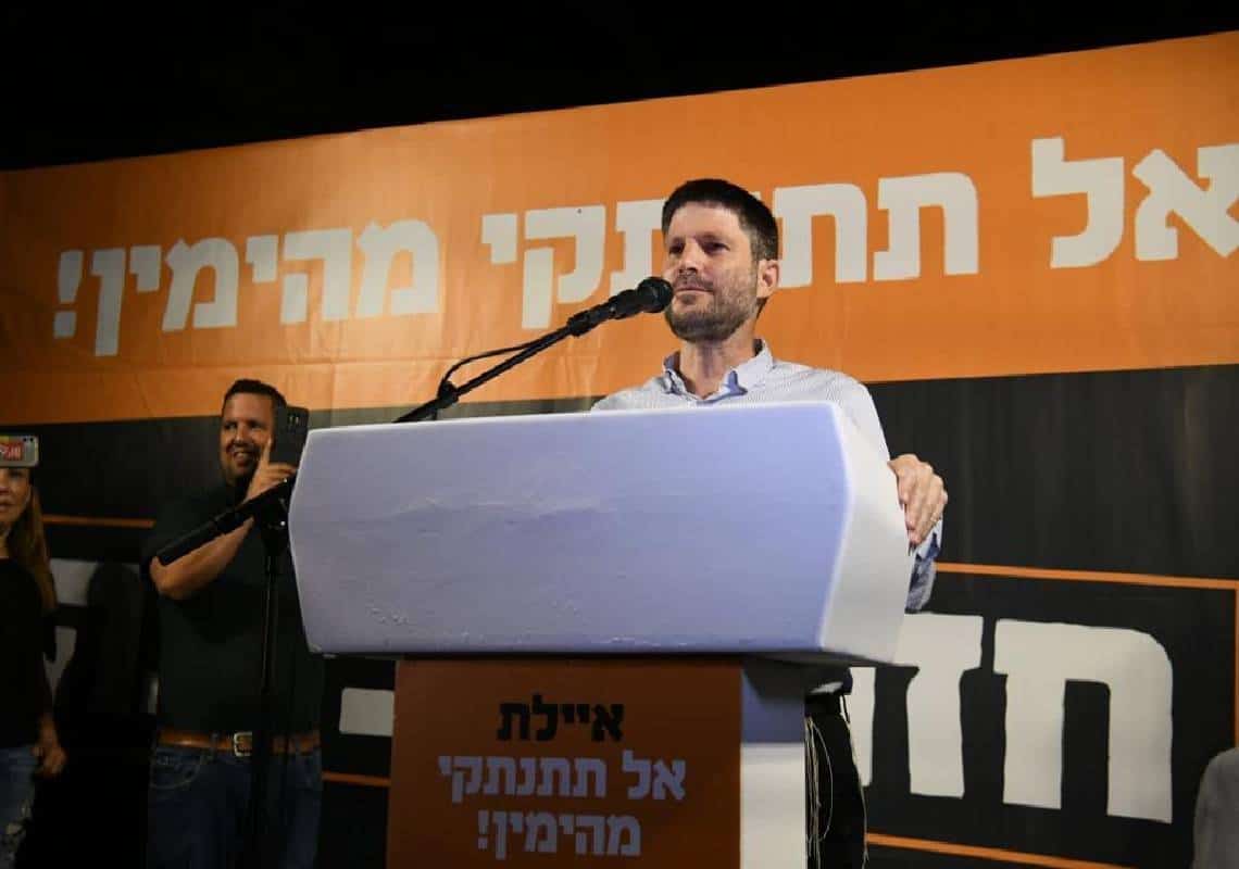 סיכוי אחרון? אלפים במפגן מחאה מול ביתה של איילת שקד בניסיון למנוע הקמת ממשלת בנט-לפיד בתמיכת התנועה האסלאמית