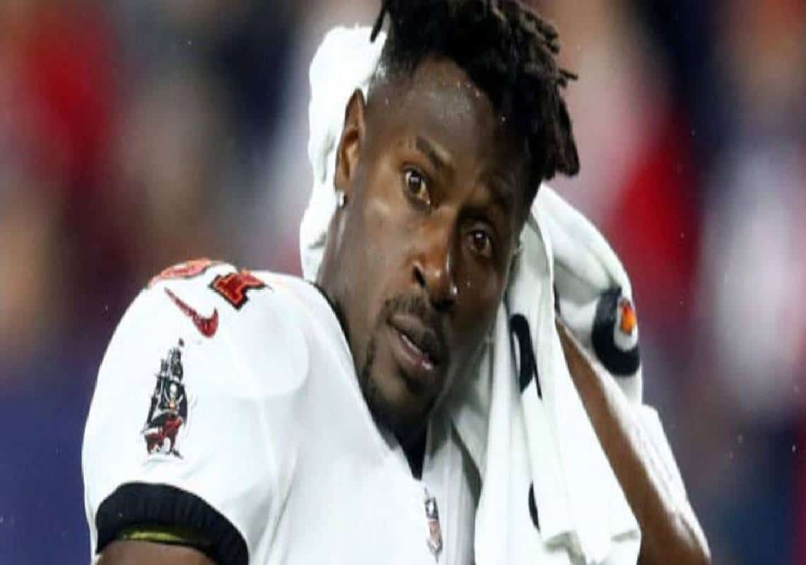 רעידת אדמה ב-NFL: "אנטוניו בראון השיג תעודת חיסון מזויפת"