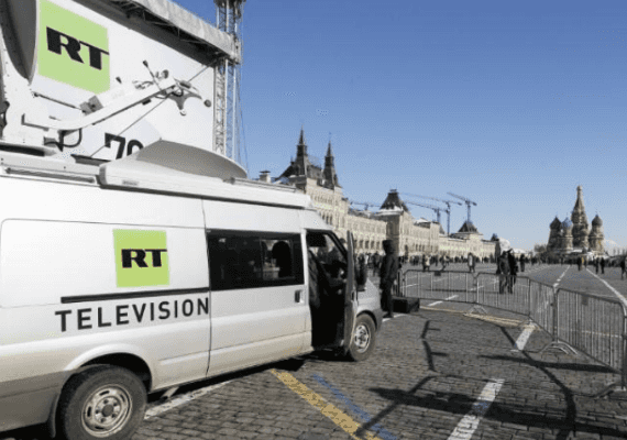 המלחמה התקשורתית הקרה: בריטניה פתחה בחקירה נגד ערוץ RT הרוסי