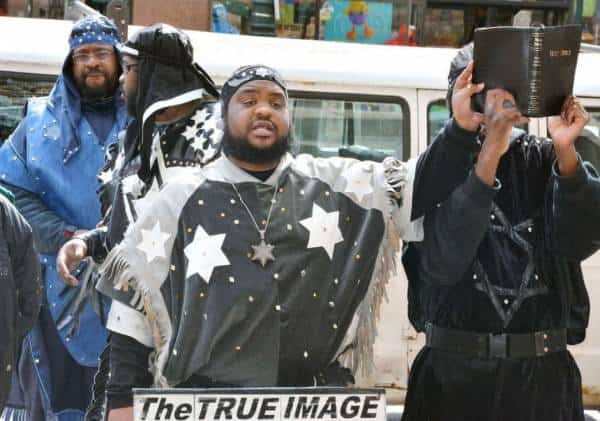 הארגון האנטישמי שאנשיו עונדים טלאי צהוב: אלו האחראים לטבח בג'רזי