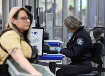 השמיים נפתחים מחדש: ארצות הברית מבטלת את מגבלות הטיסה לאחר המשבר הארוך ביותר בתולדות המדינה