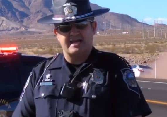 נבאדה: המשטרה צילמה תשדיר בטיחות בדרכים, ברקע אירעה תאונה