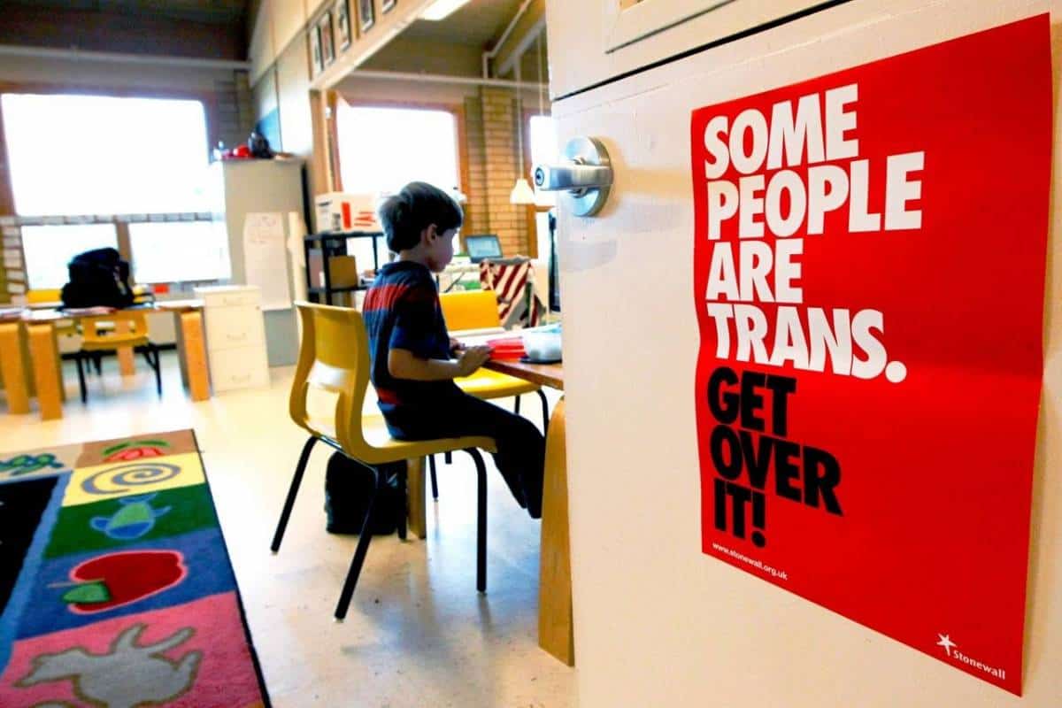 תגובת-נגד לביידן? 17 מדינות רפובליקניות מתנגדות לטיפולי התאמה מגדרית לנערים ונערות טרנסג׳נדרים