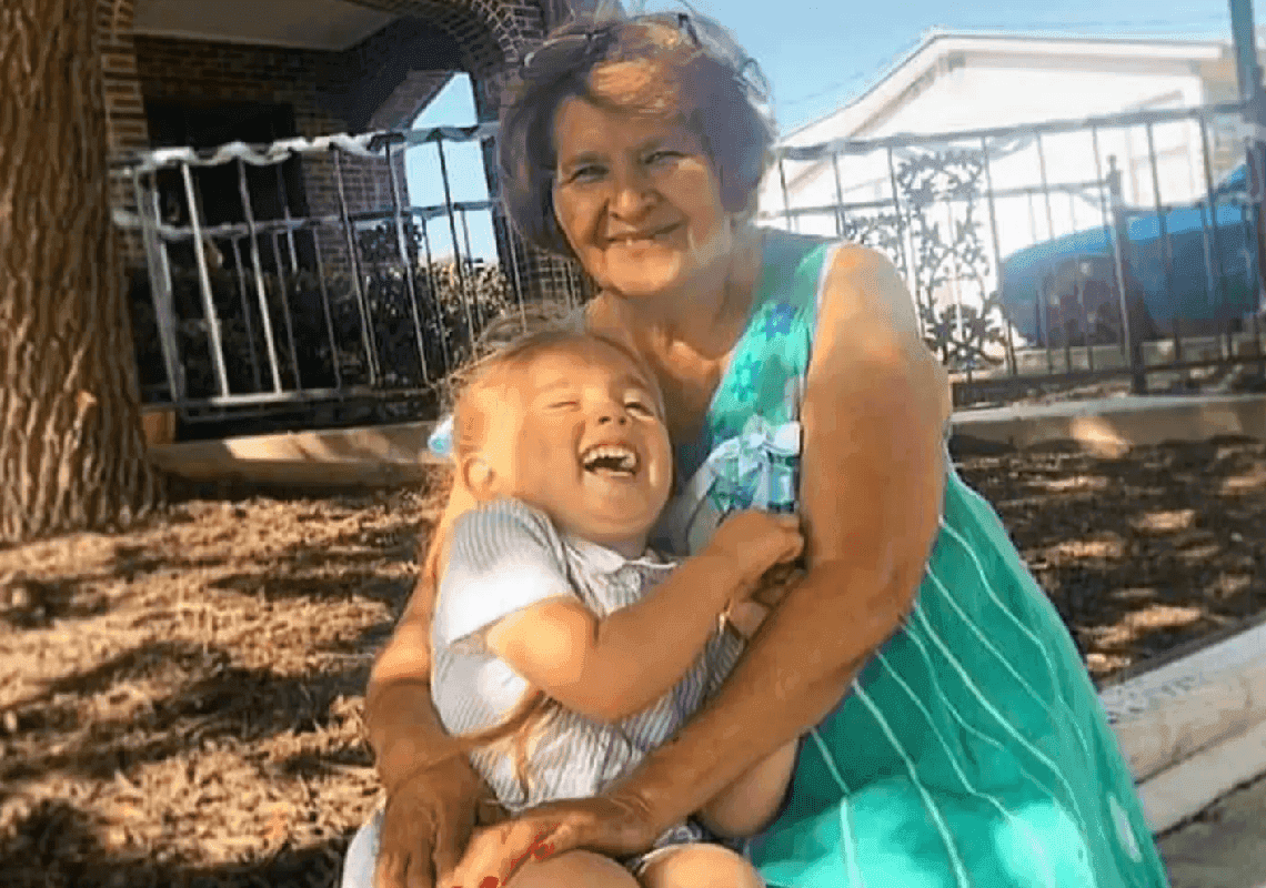 קורע את הלב: צעיר שהבריח מהגרים נמלט ממשטרת טקסס - ודרס למוות סבתא ונכדתה 