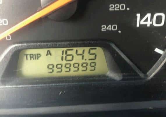 עפה על המיליון: כך חצתה מכונית הונדה את מחסום המיילג'